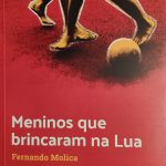Meninos que brincaram na Lua